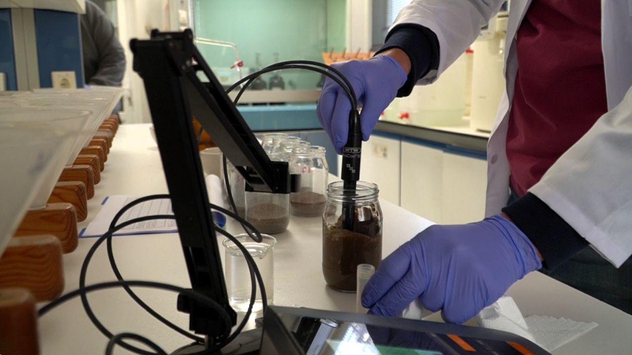 Toprak analizi ile hem çiftçi hem de toprak korunuyor