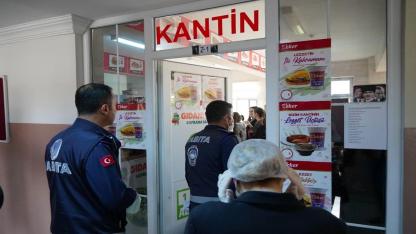 Çeşme’de market ve kantinlere denetim