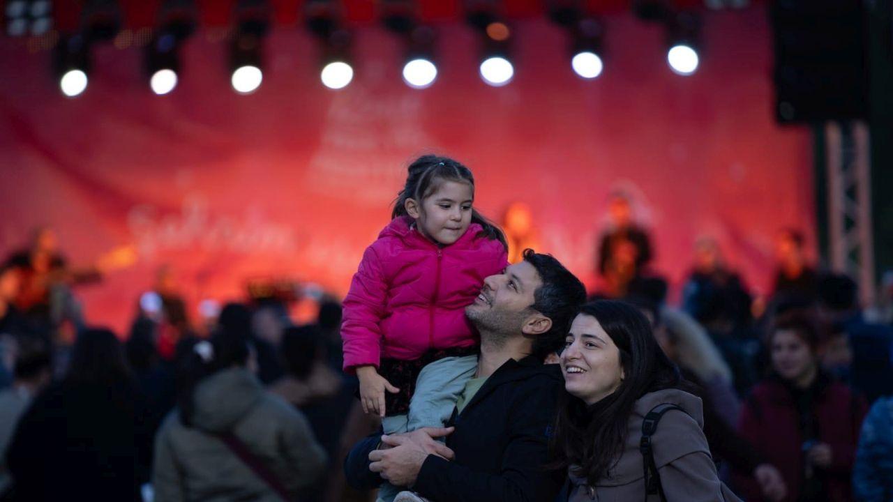 İzmir yeni yılı rengarenk bir festivalle karşılıyor