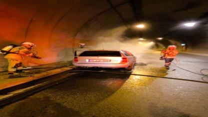 Konak Tünelleri’ndeki araç yangınına itfaiyeden hızlı müdahale