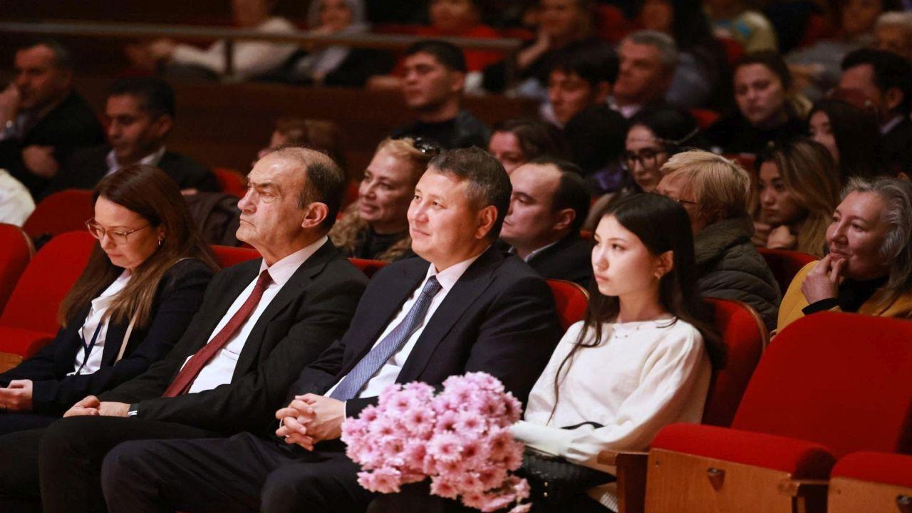 Dünya Türk Dili Ailesi Günü İzmir’de ilk kez düzenlendi