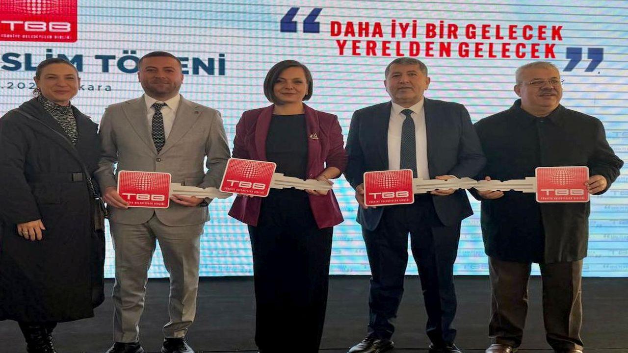 Karabağlar Belediyesi’ne Yeni İş Makinesi Desteği
