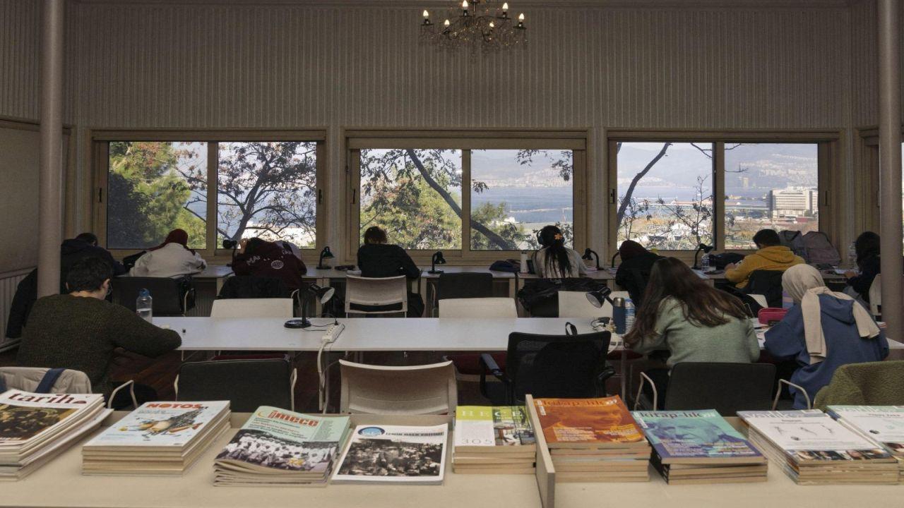 Kitap kurtları, İzmir’in kütüphanelerini çok sevdi