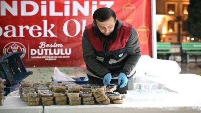 Manisa Büyükşehir’den Regaip Kandili İkramı