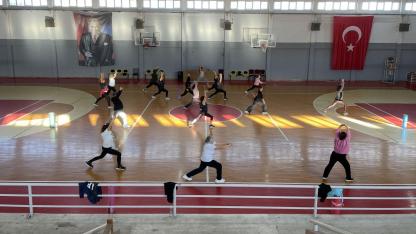 “Narlıdere’de Kadınlar Güne Sporla Başlıyor”