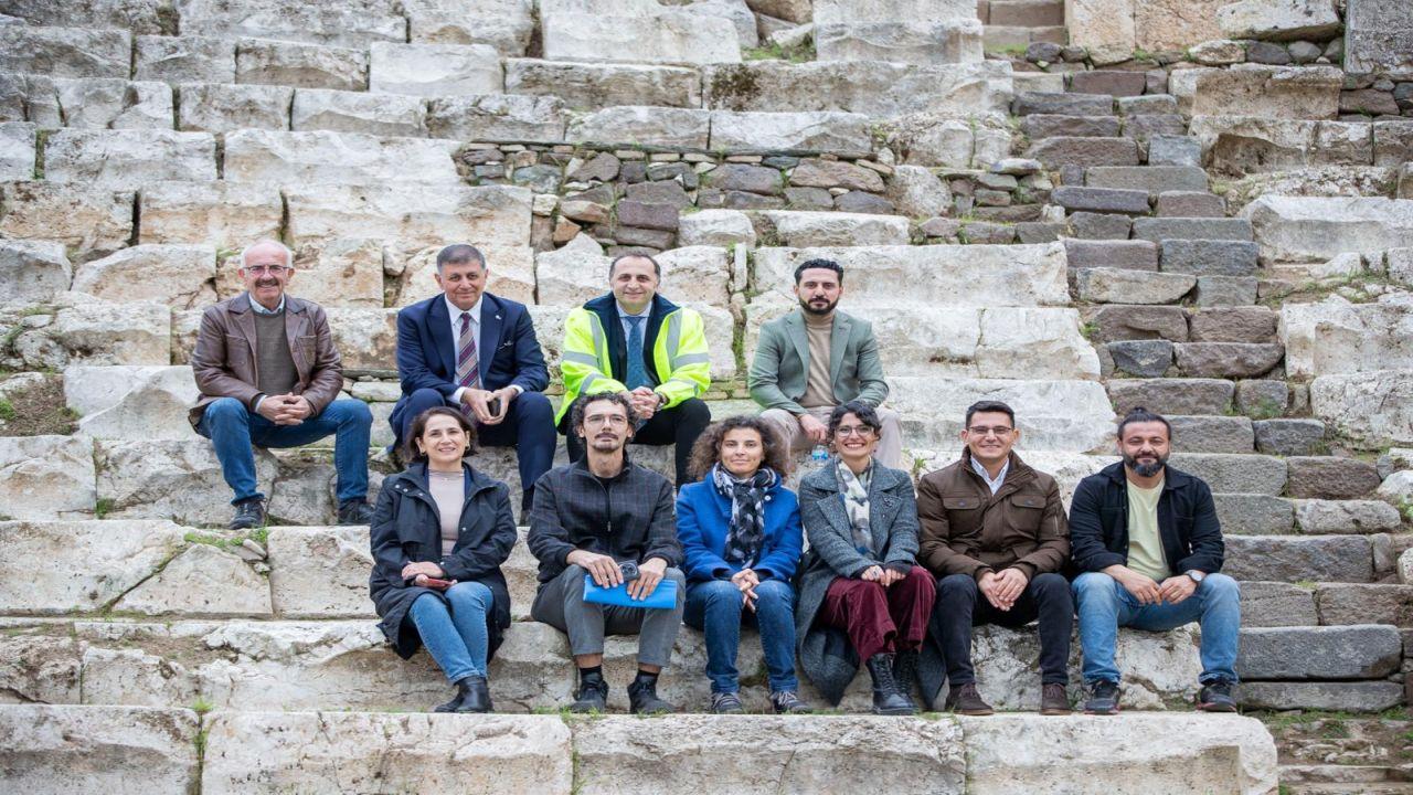 Smyrna Tiyatrosu Gün Yüzüne Çıkıyor