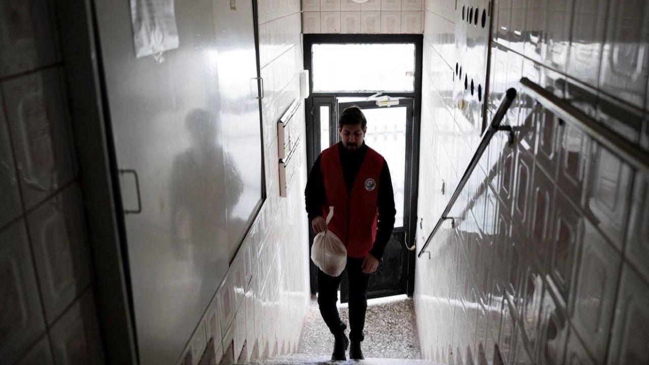 Balçova Belediyesi'nden İhtiyaç Sahiplerine Sıcak Yemek Desteği