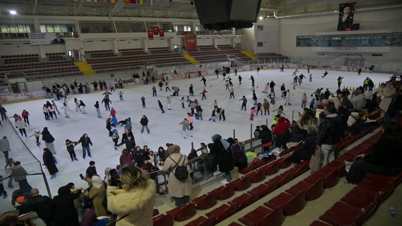 Başkan Dutlulu’dan Öğrencilere Karne Hediyesi