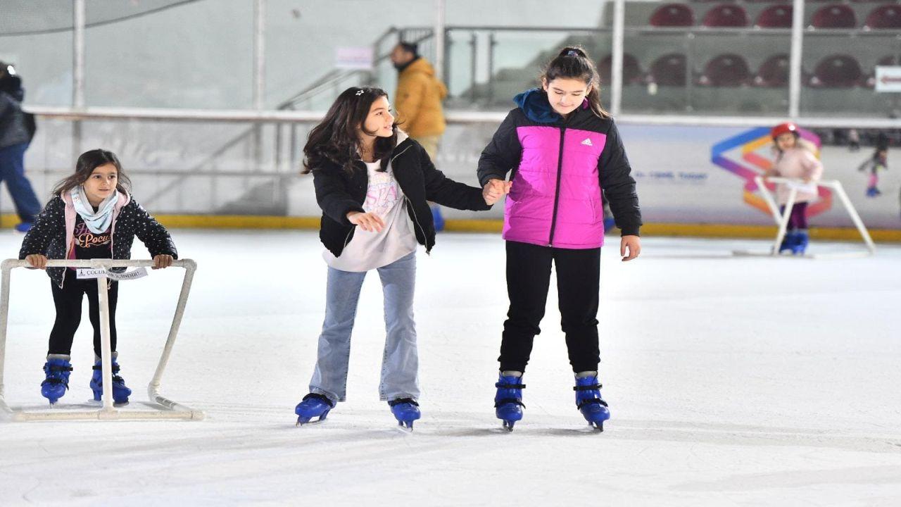 Büyükşehir’den öğrencilere yarıyıl tatili için buz pisti müjdesi