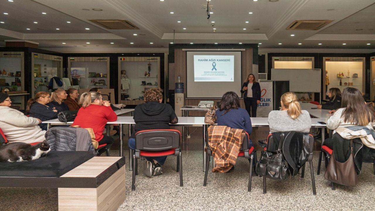 İzmirli yurttaşlar, rahim ağzı kanserine karşı bilinçleniyor