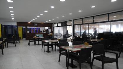 Ürkmez Sosyal Tesisi: Yazın Sahil Keyfi, Kışın Konforlu Ortam