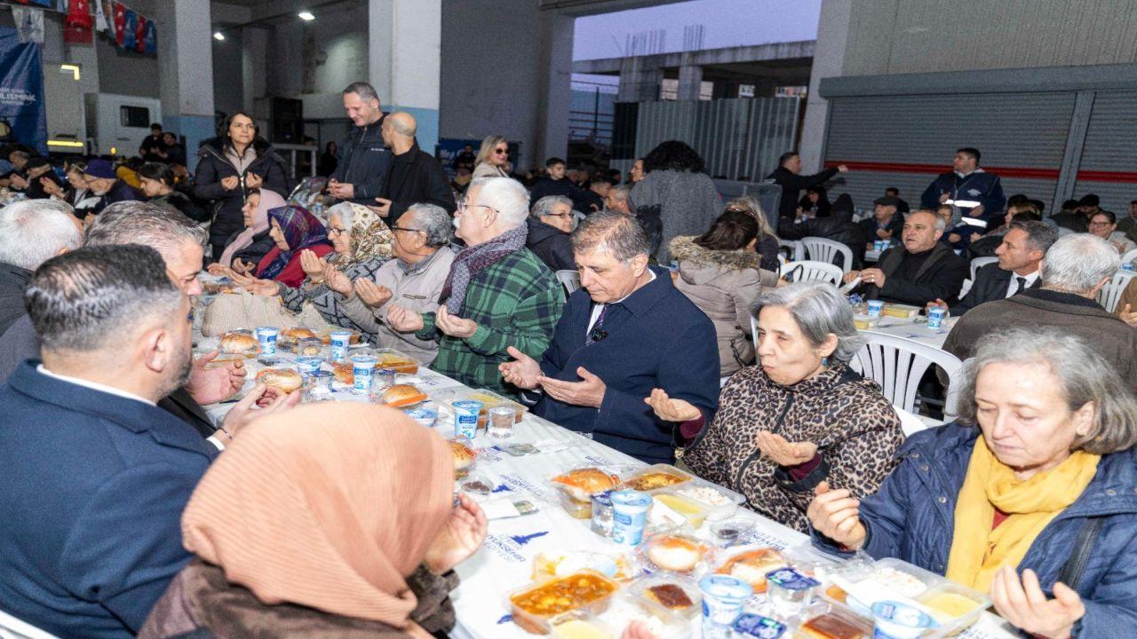 Başkan Tugay binlerce Bucalıyla ramazan sofrasında buluştu