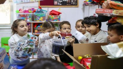 Buca’da minik yüreklerden büyük dayanışma