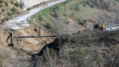 Çöken yolda çalışmalar başladı