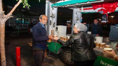 Karşıyaka Belediyesi’nden 30 bin kişiye sıcak çorba ikramı