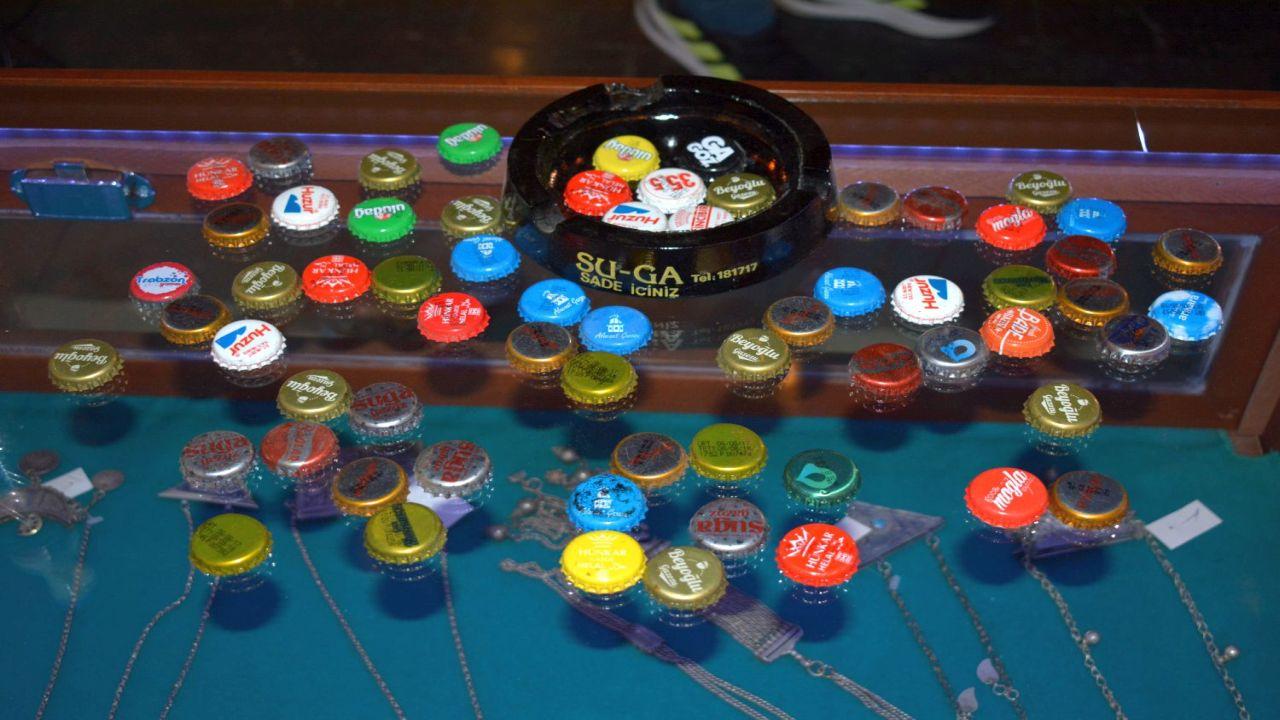 Koleksiyoner Tolga Bugakaptan İzmir’de Gazoz Kültürünün Tarihini anlattı