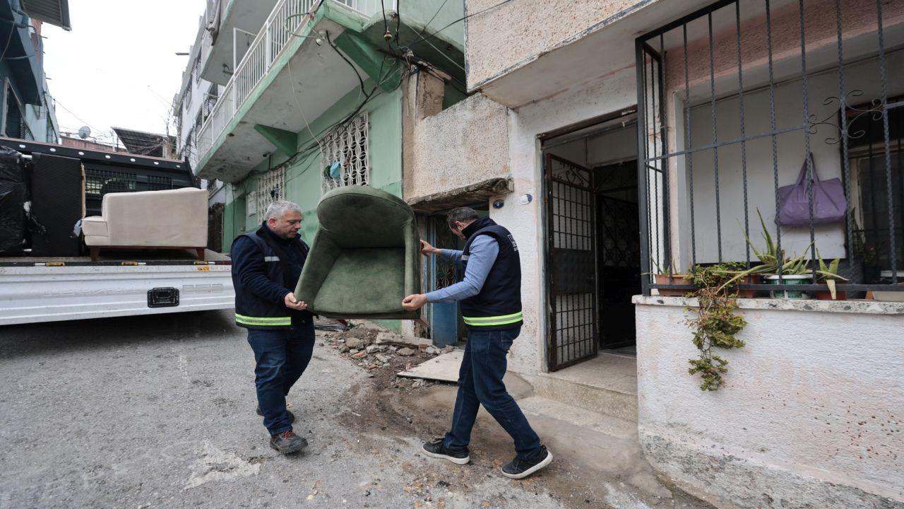 Konak’ta eşya dayanışması: Bağışlar ihtiyaç sahiplerine ulaştırılıyor