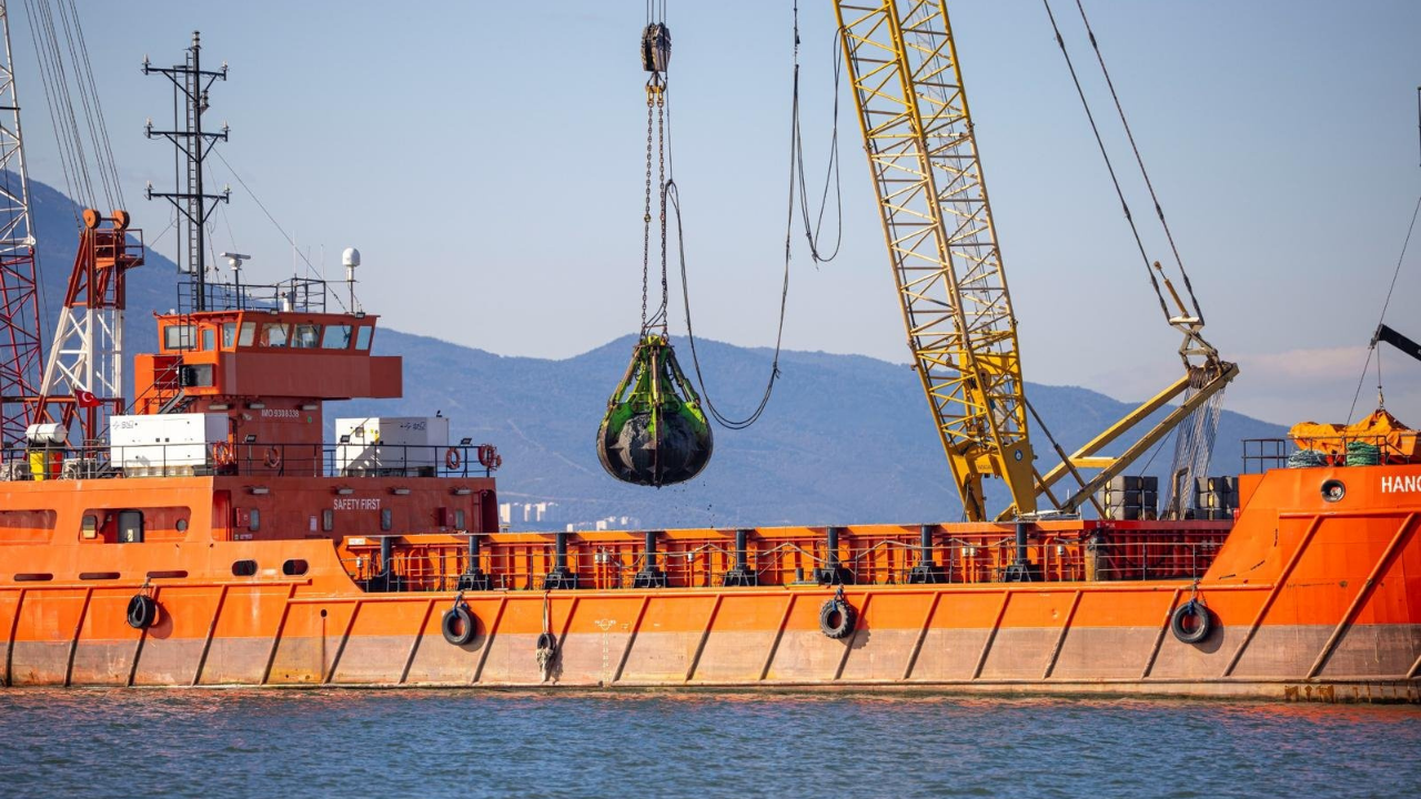 Körfez’den 1 milyon ton çamur çıkarıldı